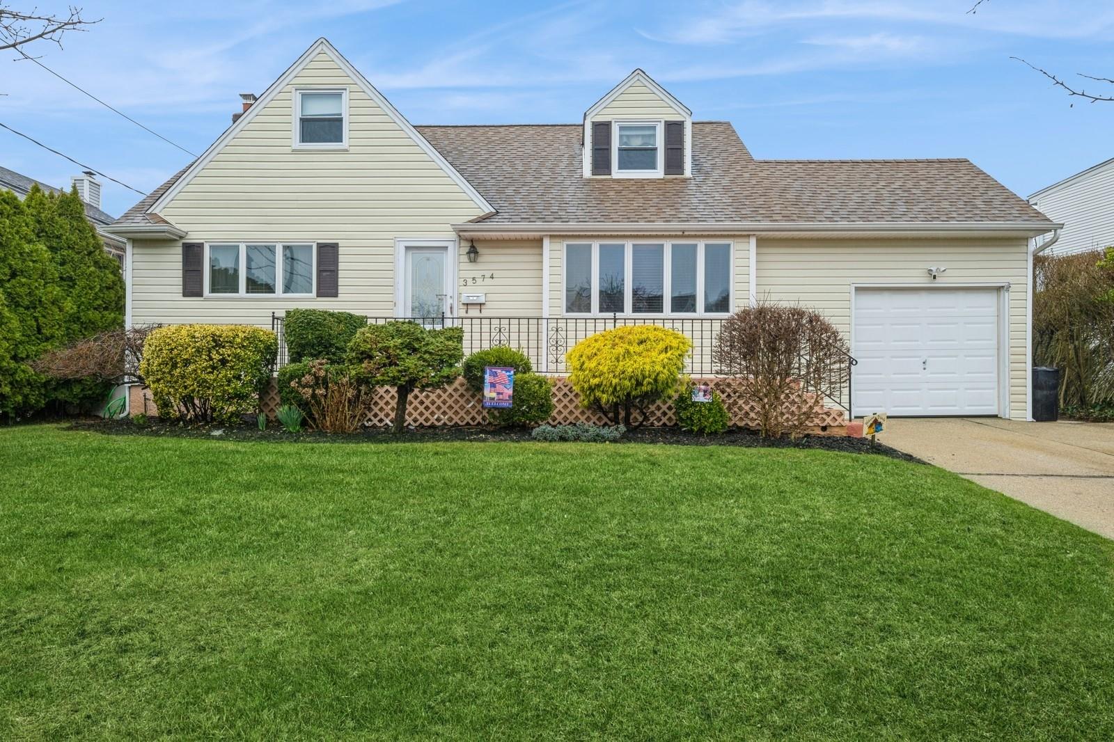 3574 Sarah Drive, Wantagh, New York image 2