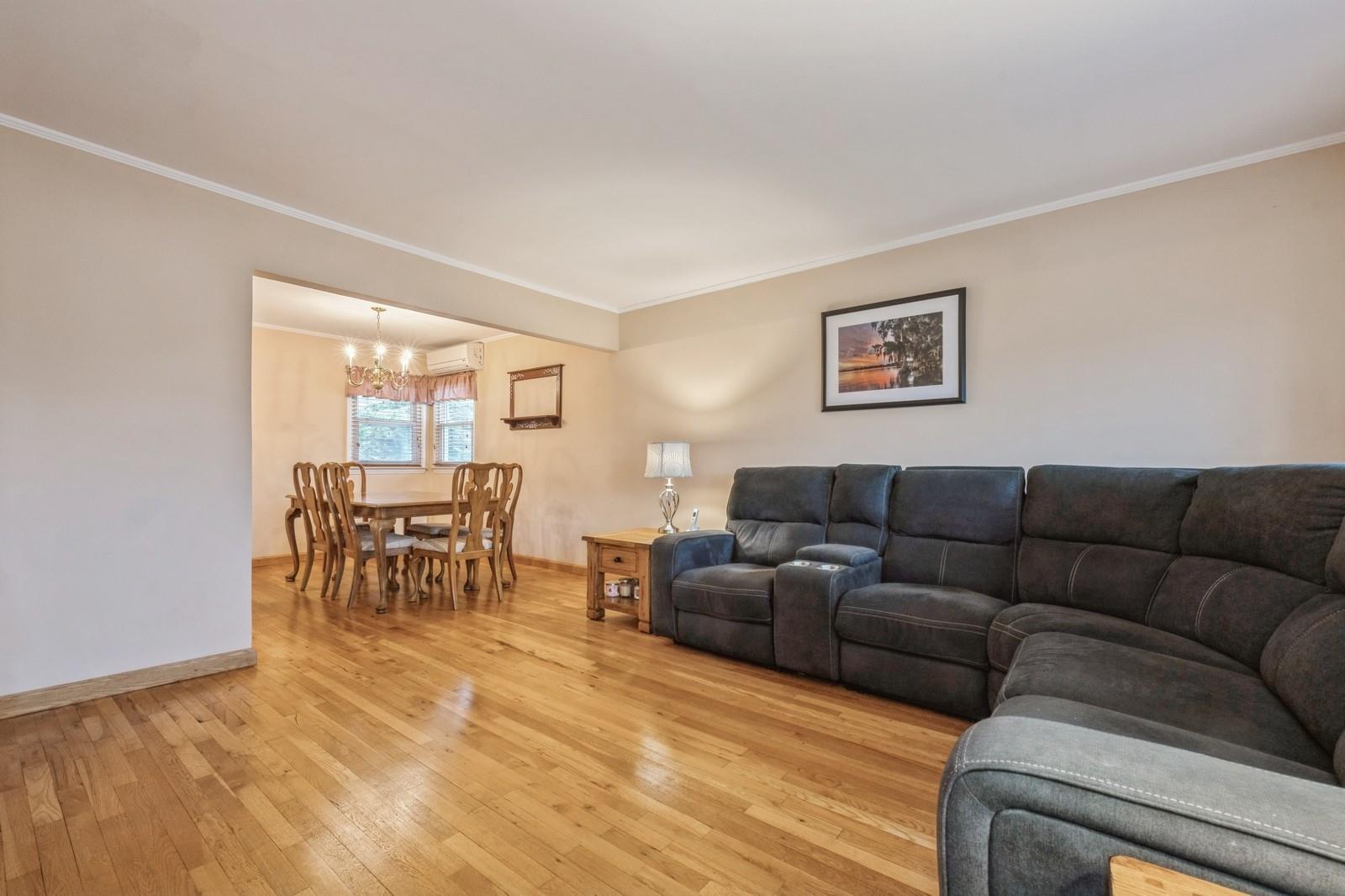 3574 Sarah Drive, Wantagh, New York image 3