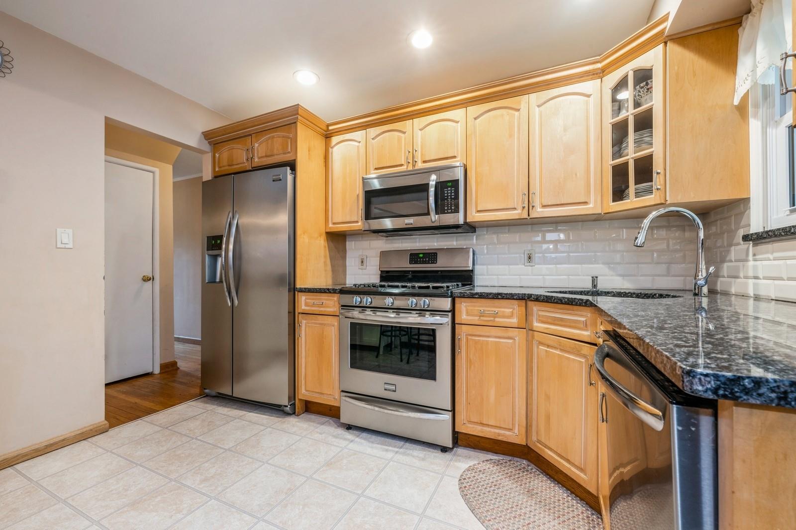 3574 Sarah Drive, Wantagh, New York image 9