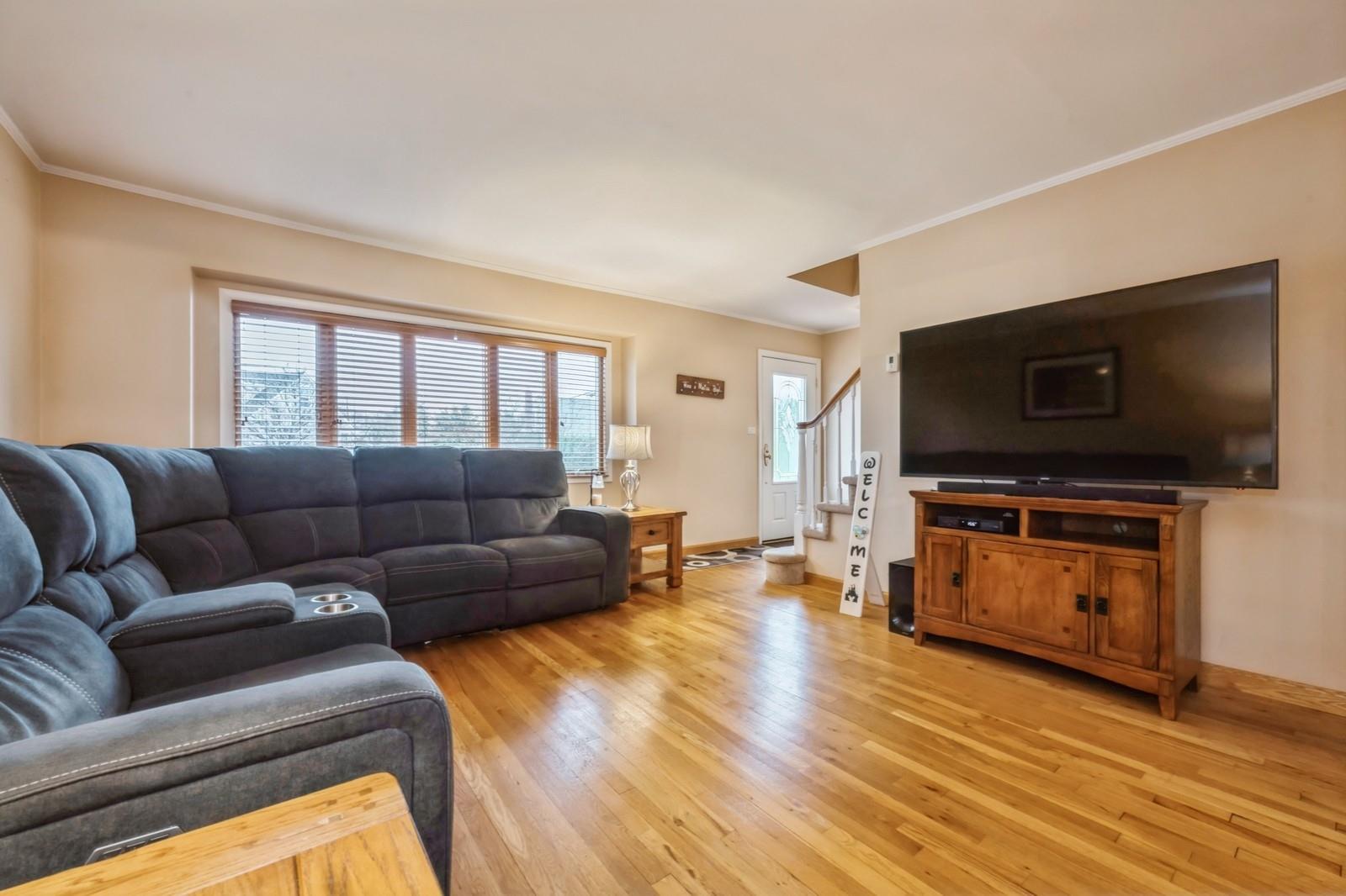 3574 Sarah Drive, Wantagh, New York image 5
