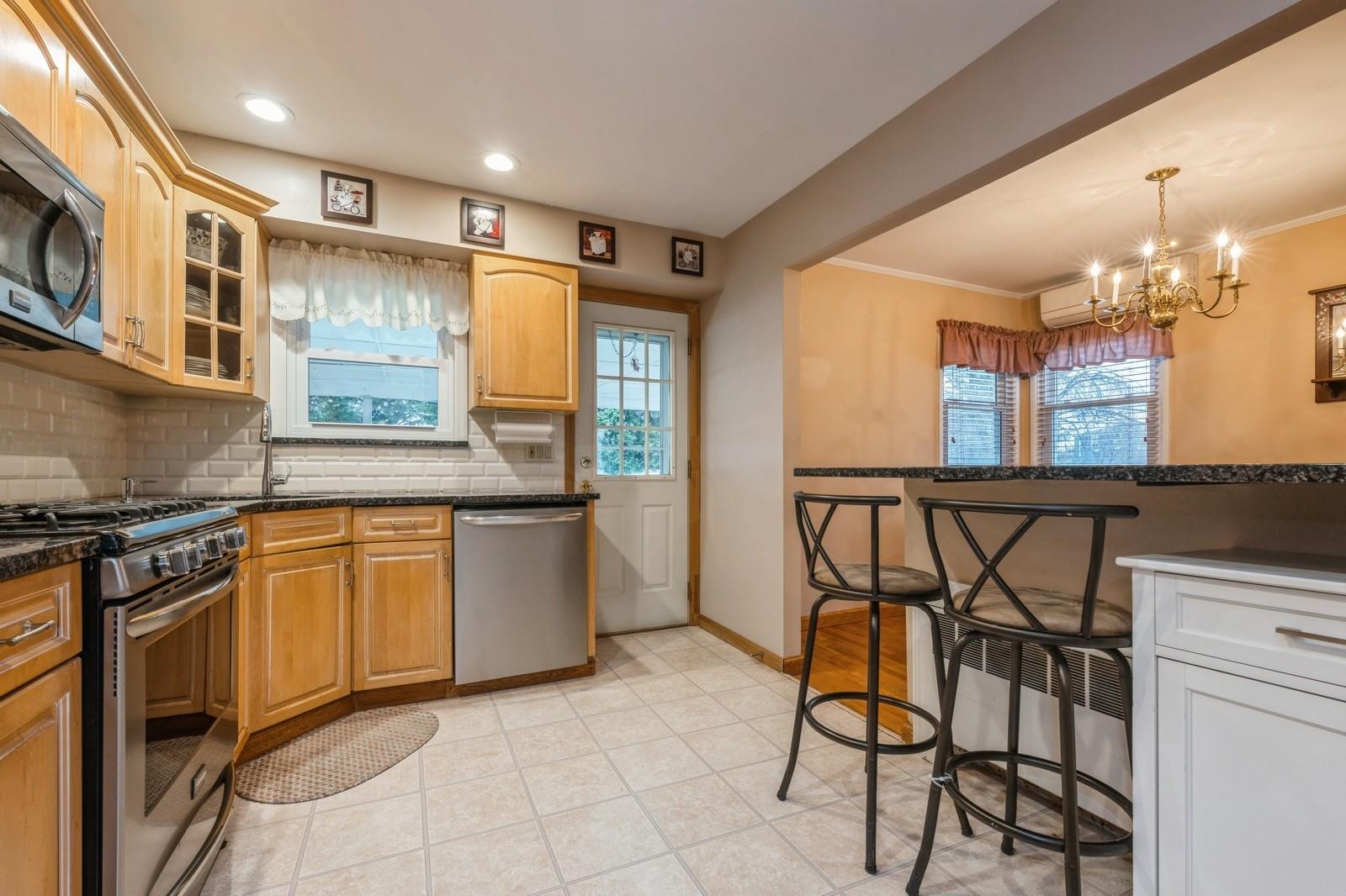 3574 Sarah Drive, Wantagh, New York image 10