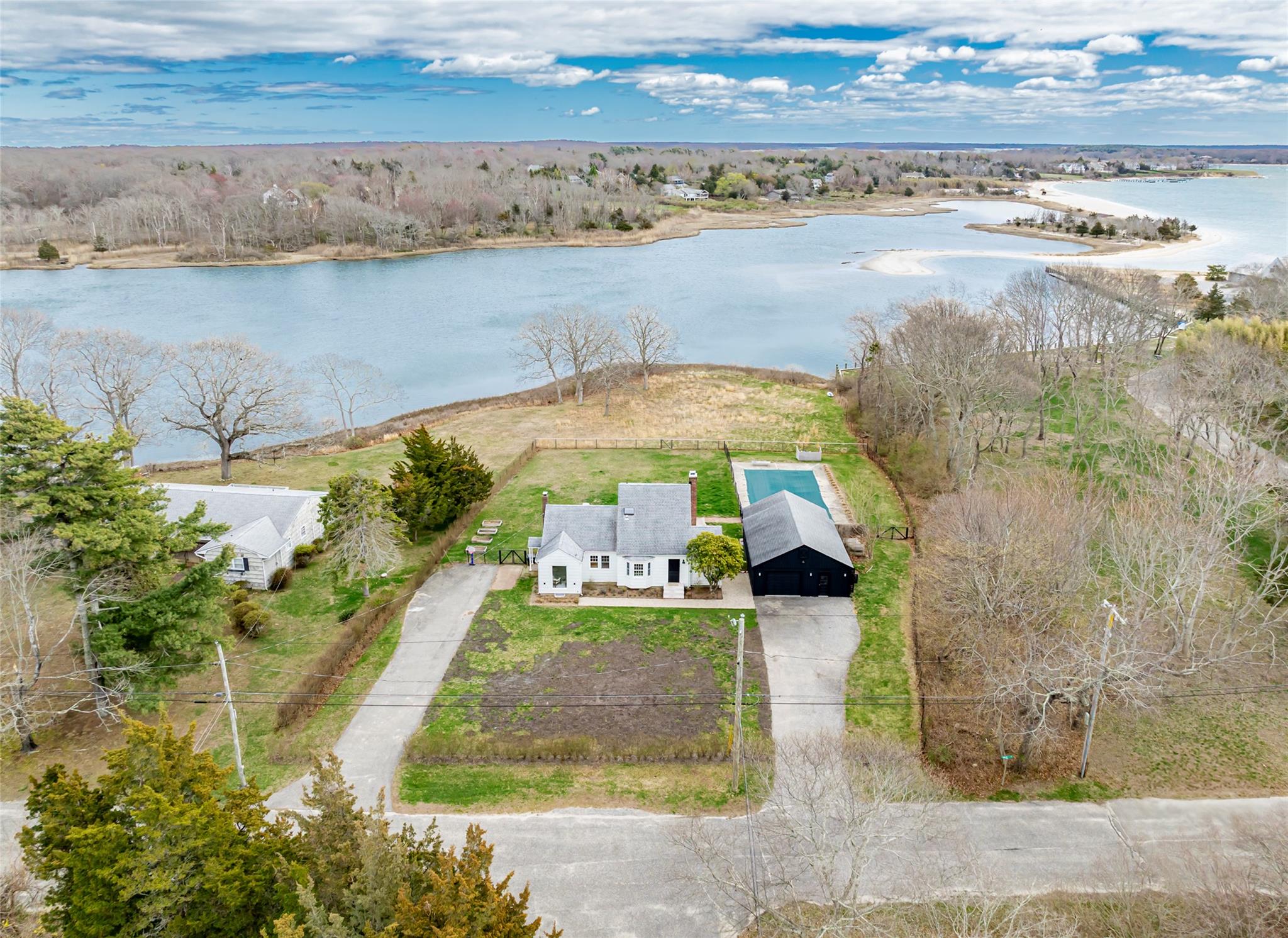 13 Tarkettle Road, Shelter Island, New York image 15