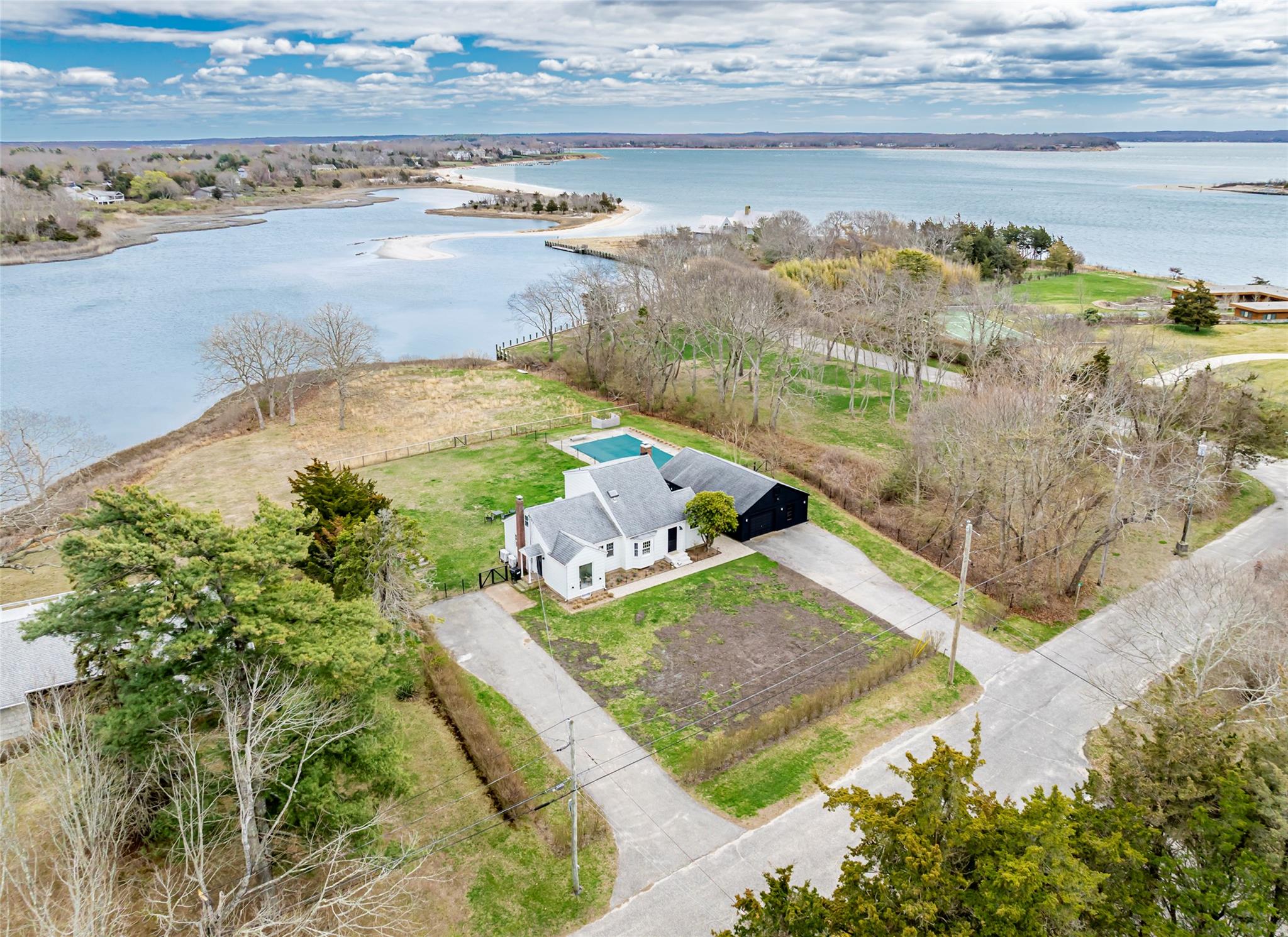 Property for Sale at Tarkettle Road, Shelter Island, Hamptons, NY - Bedrooms: 3 
Bathrooms: 2  - $3,175,000