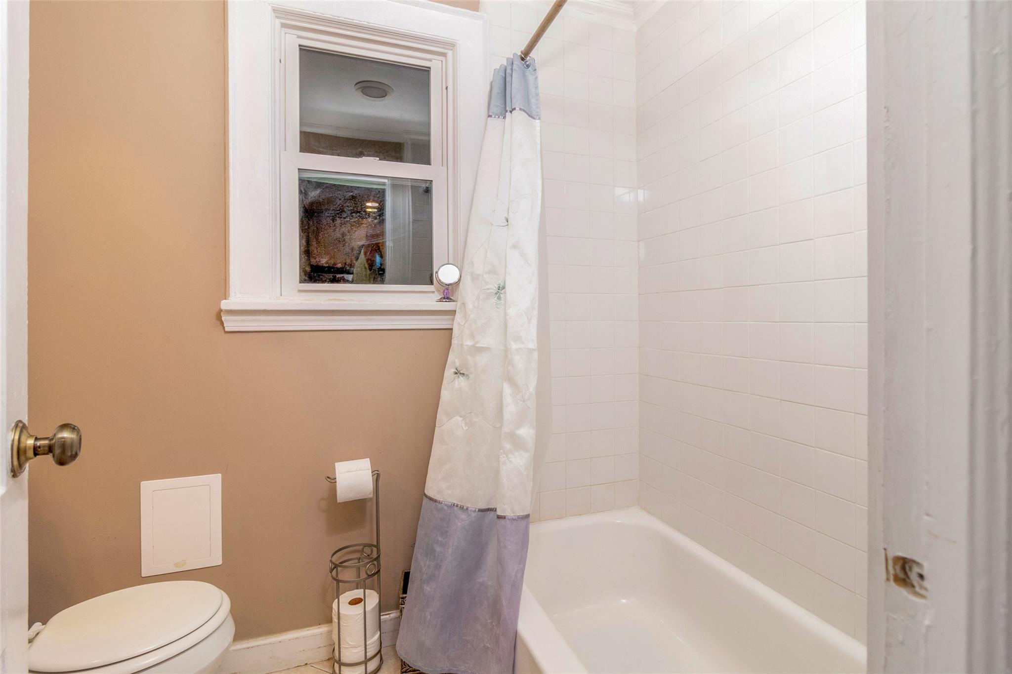 White Plains, New York 10603, United States, 3 Bedrooms Bedrooms, ,3 BathroomsBathrooms,Residential,Pending,25380