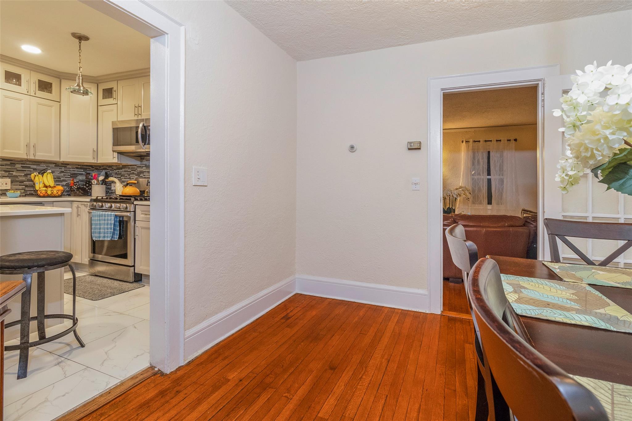 White Plains, New York 10603, United States, 3 Bedrooms Bedrooms, ,3 BathroomsBathrooms,Residential,Pending,25380