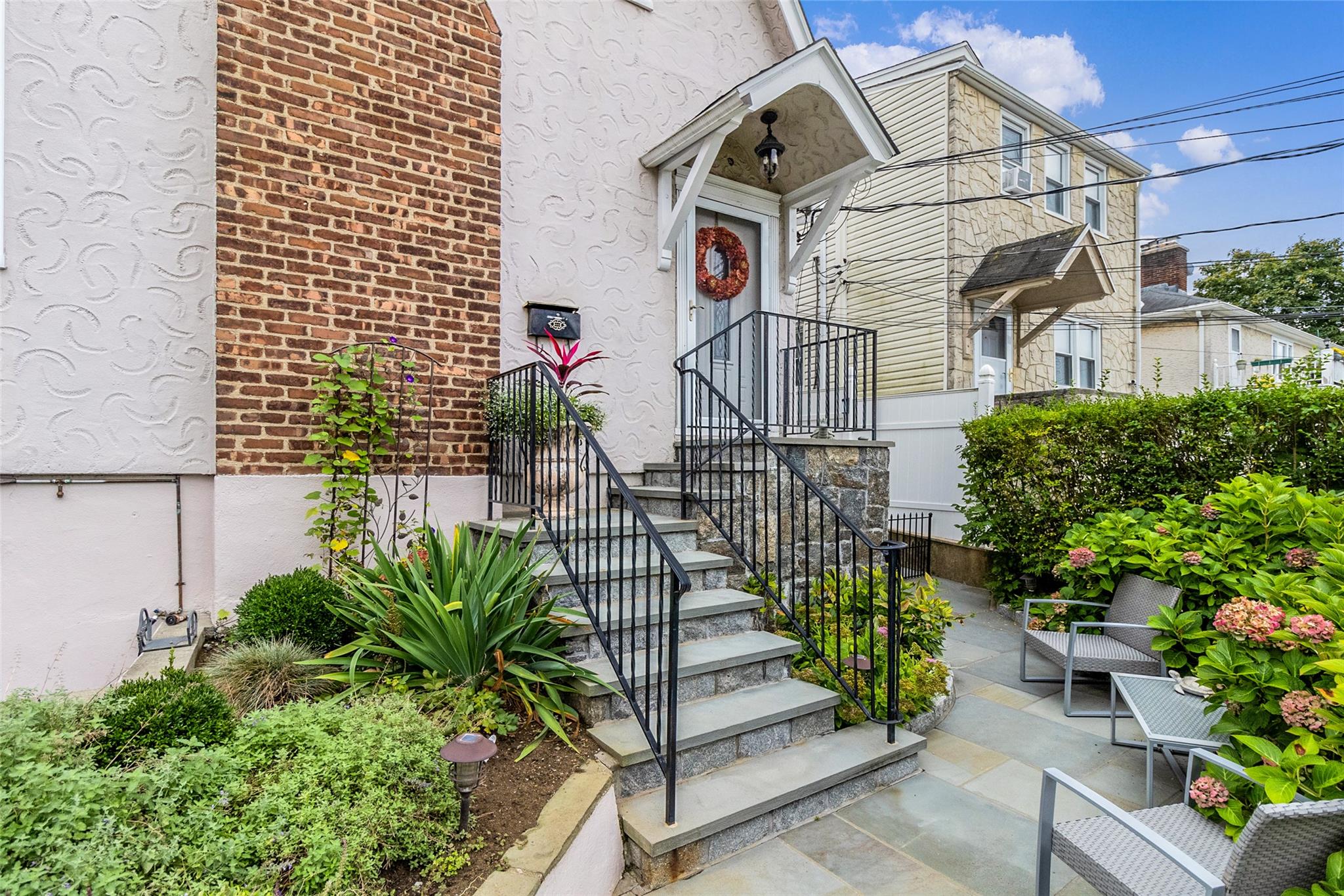 White Plains, New York 10603, United States, 3 Bedrooms Bedrooms, ,3 BathroomsBathrooms,Residential,Pending,25380