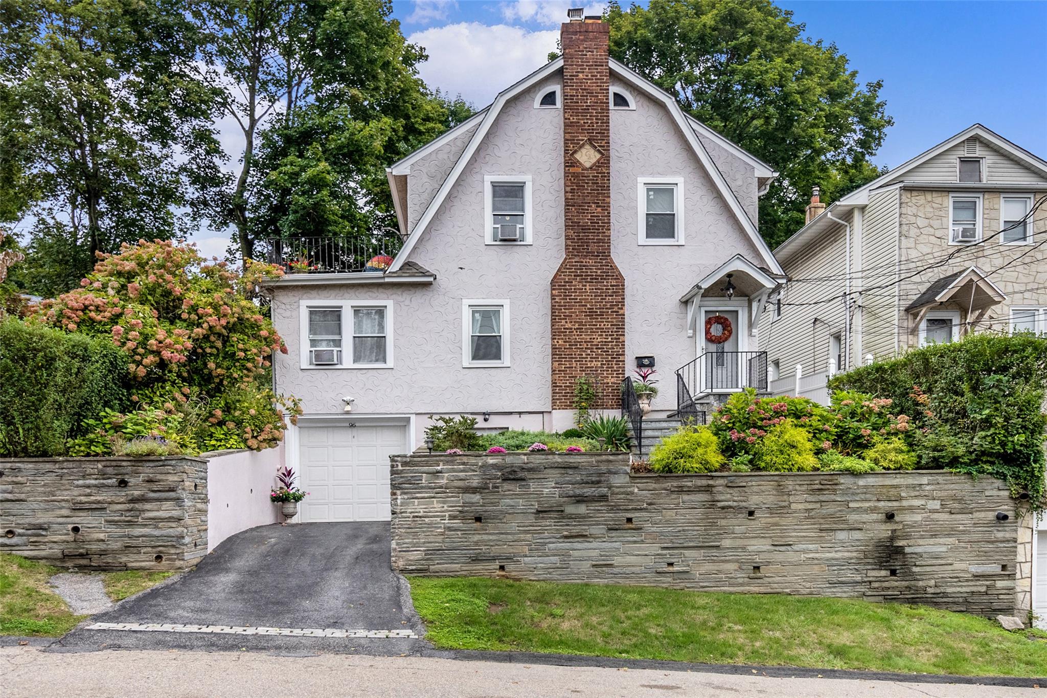 White Plains, New York 10603, United States, 3 Bedrooms Bedrooms, ,3 BathroomsBathrooms,Residential,Pending,25380