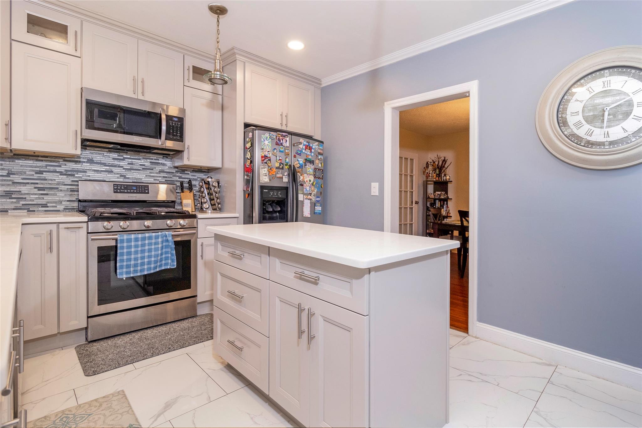 White Plains, New York 10603, United States, 3 Bedrooms Bedrooms, ,3 BathroomsBathrooms,Residential,Pending,25380