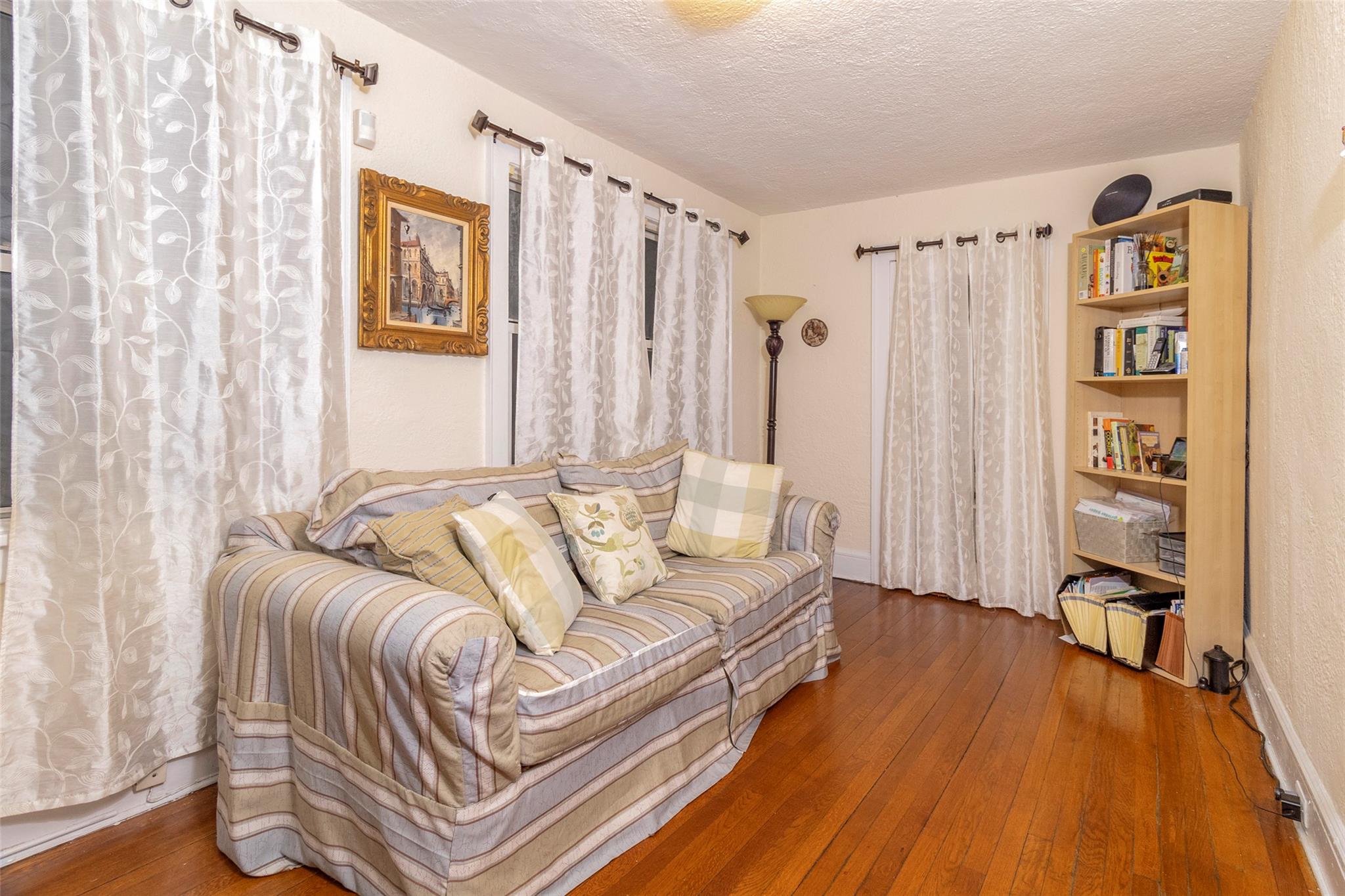 White Plains, New York 10603, United States, 3 Bedrooms Bedrooms, ,3 BathroomsBathrooms,Residential,Pending,25380