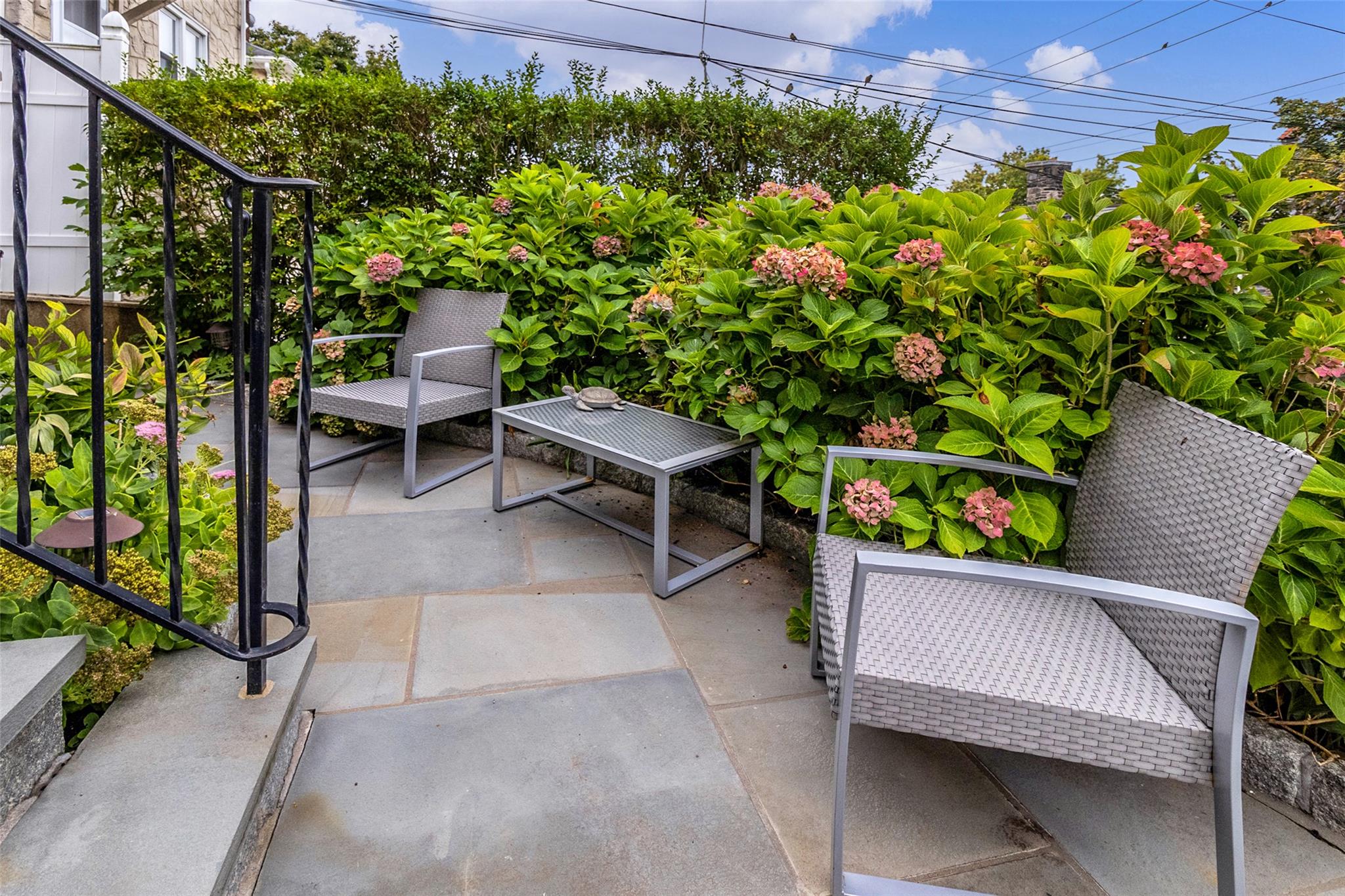 White Plains, New York 10603, United States, 3 Bedrooms Bedrooms, ,3 BathroomsBathrooms,Residential,Pending,25380