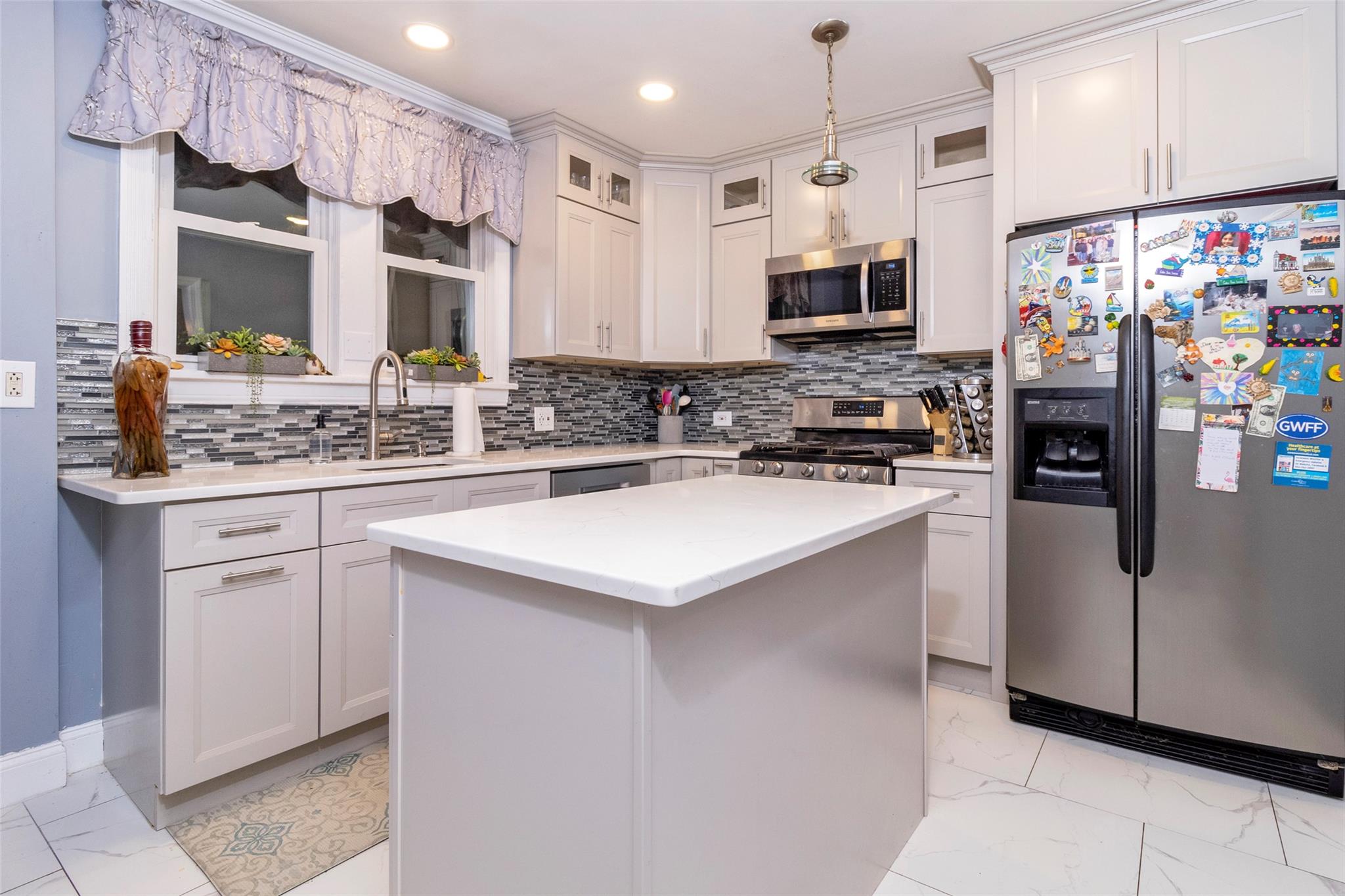 White Plains, New York 10603, United States, 3 Bedrooms Bedrooms, ,3 BathroomsBathrooms,Residential,Pending,25380