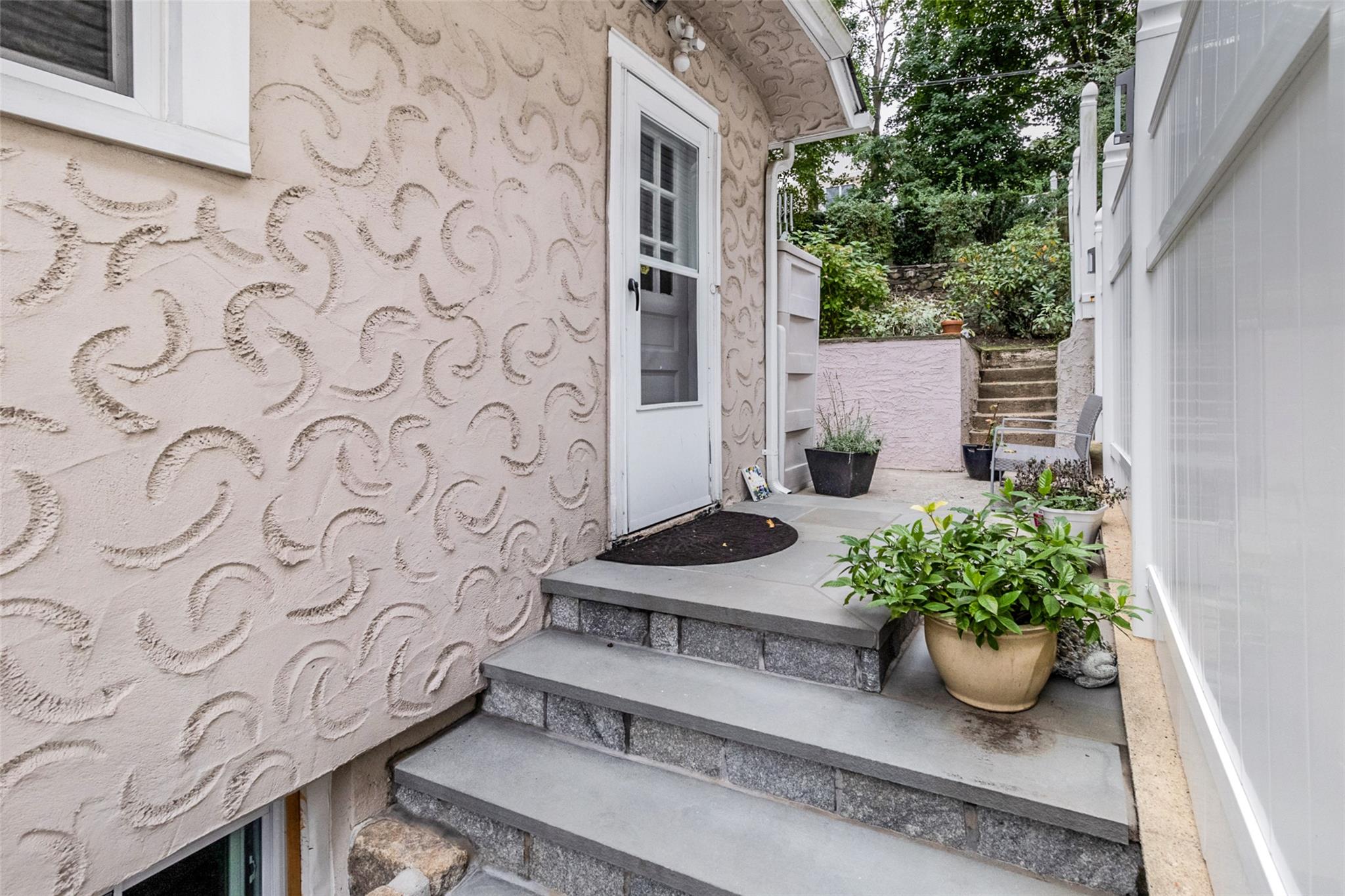 White Plains, New York 10603, United States, 3 Bedrooms Bedrooms, ,3 BathroomsBathrooms,Residential,Pending,25380