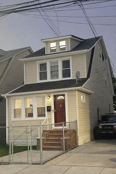 Multifamily For Sale - 13723 249th Street<br/> Rosedale, NY 11422