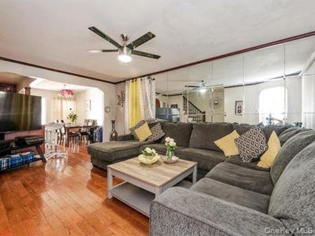 Photo of 3240 Seymour Avenue, Bronx, NY 10469 (MLS # 967710)