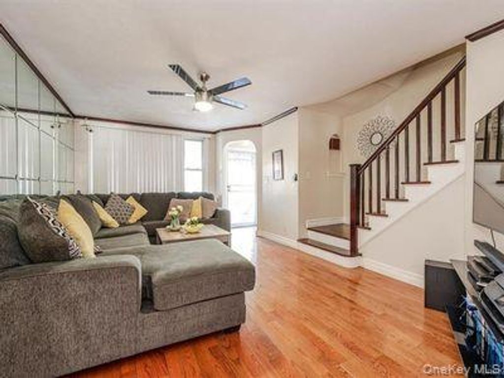 Photo of 3240 Seymour Avenue, Bronx, NY 10469 (MLS # 967710)