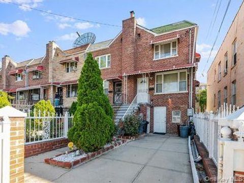 Photo of 3240 Seymour Avenue, Bronx, NY 10469 (MLS # 967710)