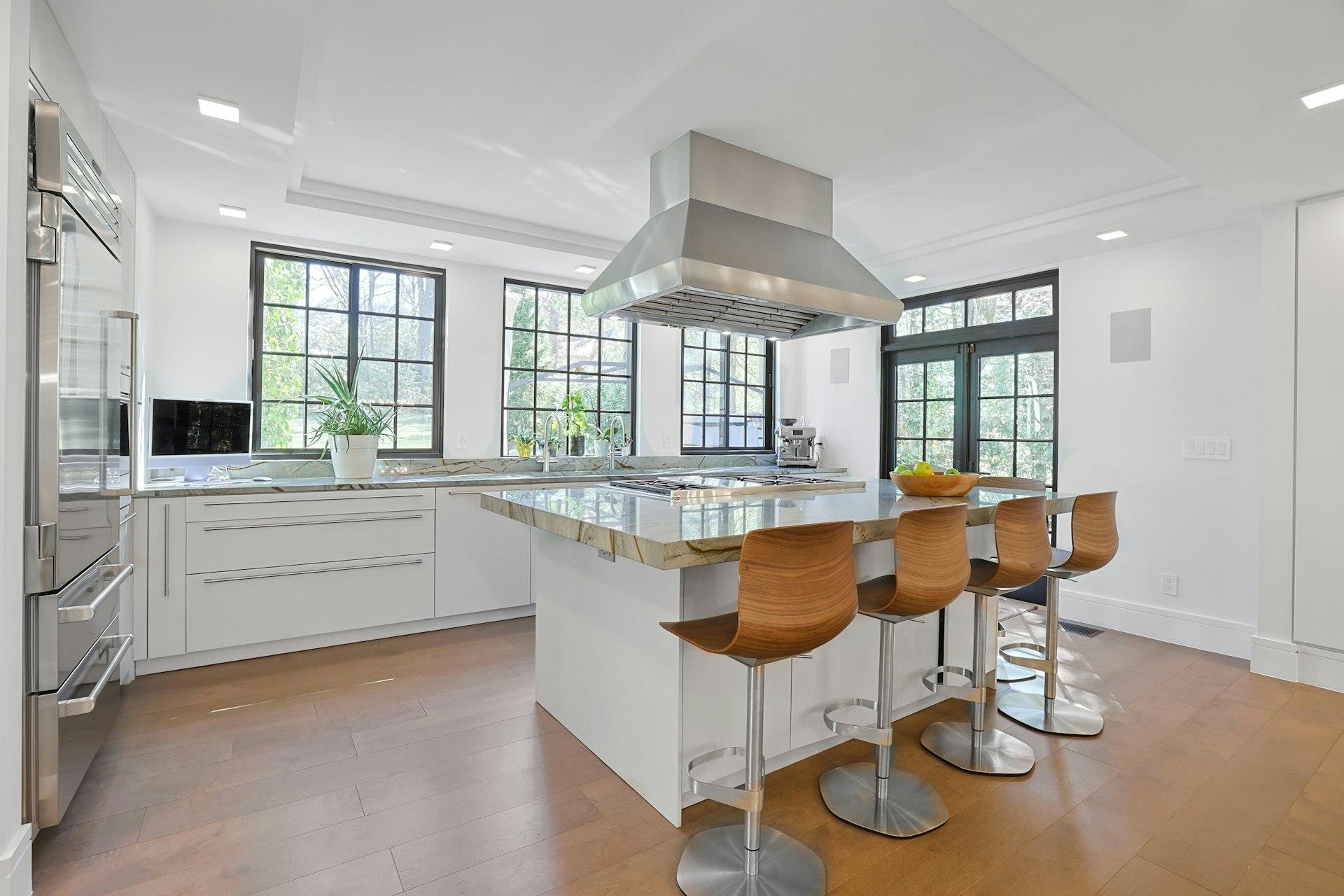 165 Valley Road, New Rochelle, New York image 13