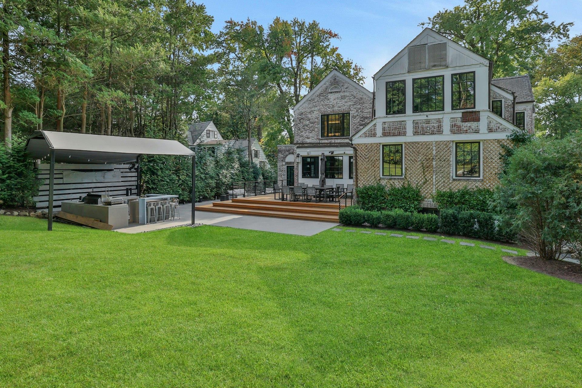 165 Valley Road, New Rochelle, New York image 48