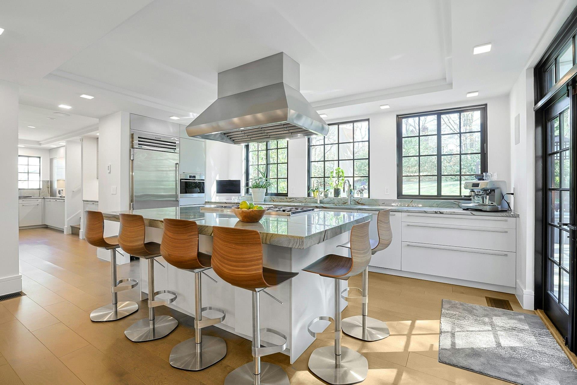 165 Valley Road, New Rochelle, New York image 11