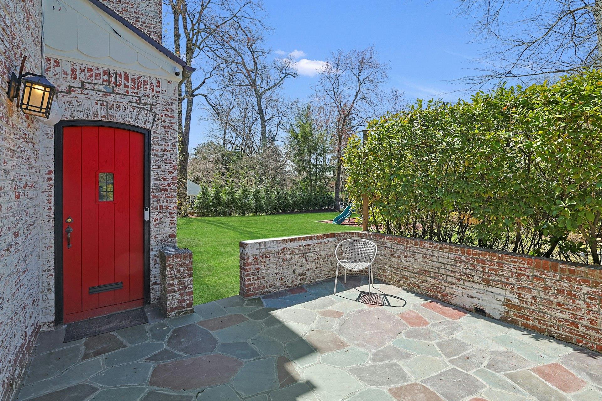 165 Valley Road, New Rochelle, New York image 2