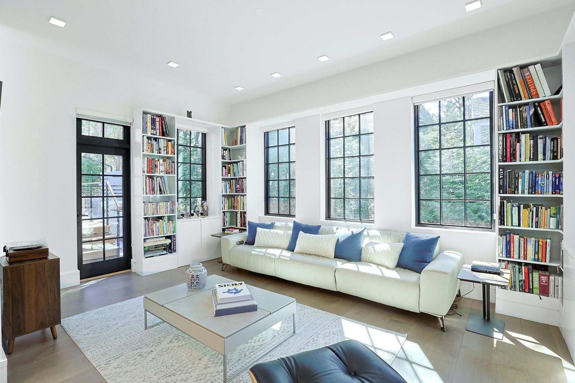 165 Valley Road, New Rochelle, New York image 6
