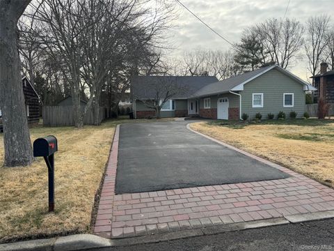 Homes For Sale - 43 W Shore Road<br/> Oakdale, NY 11769