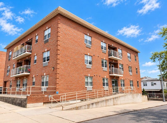 ADDRESS PRIVATE, PARAMUS, NJ  - Image aca58bdf9fe1d9e80d8b098ea57c19f8/1071751422