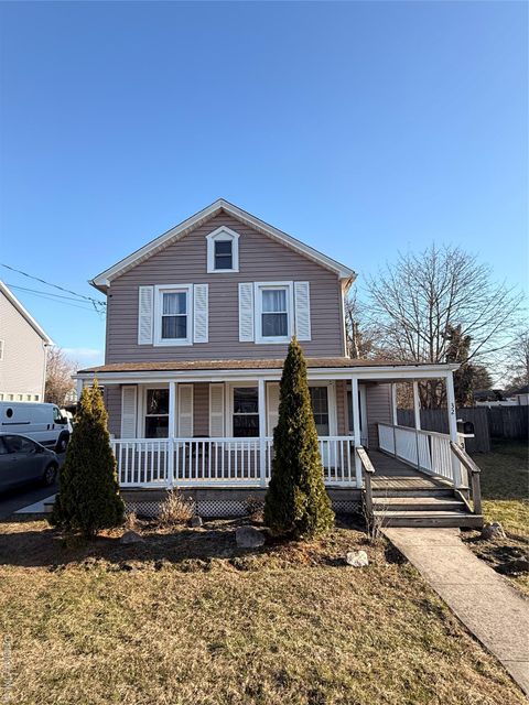 Photo of 32 Pearl Street, Patchogue, NY 11772 (MLS # 978649)