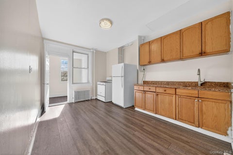 Apartment For Rent - 74 Oak Street #1A<br/> Westchester County, Yonkers, NY 10701