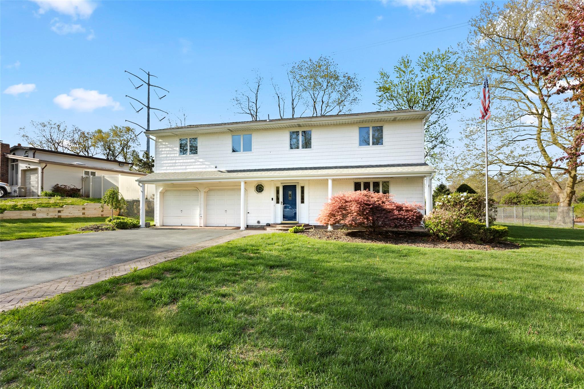 Property for Sale at Sioux Drive, Commack, Hamptons, NY - Bedrooms: 4 
Bathrooms: 3  - $799,000