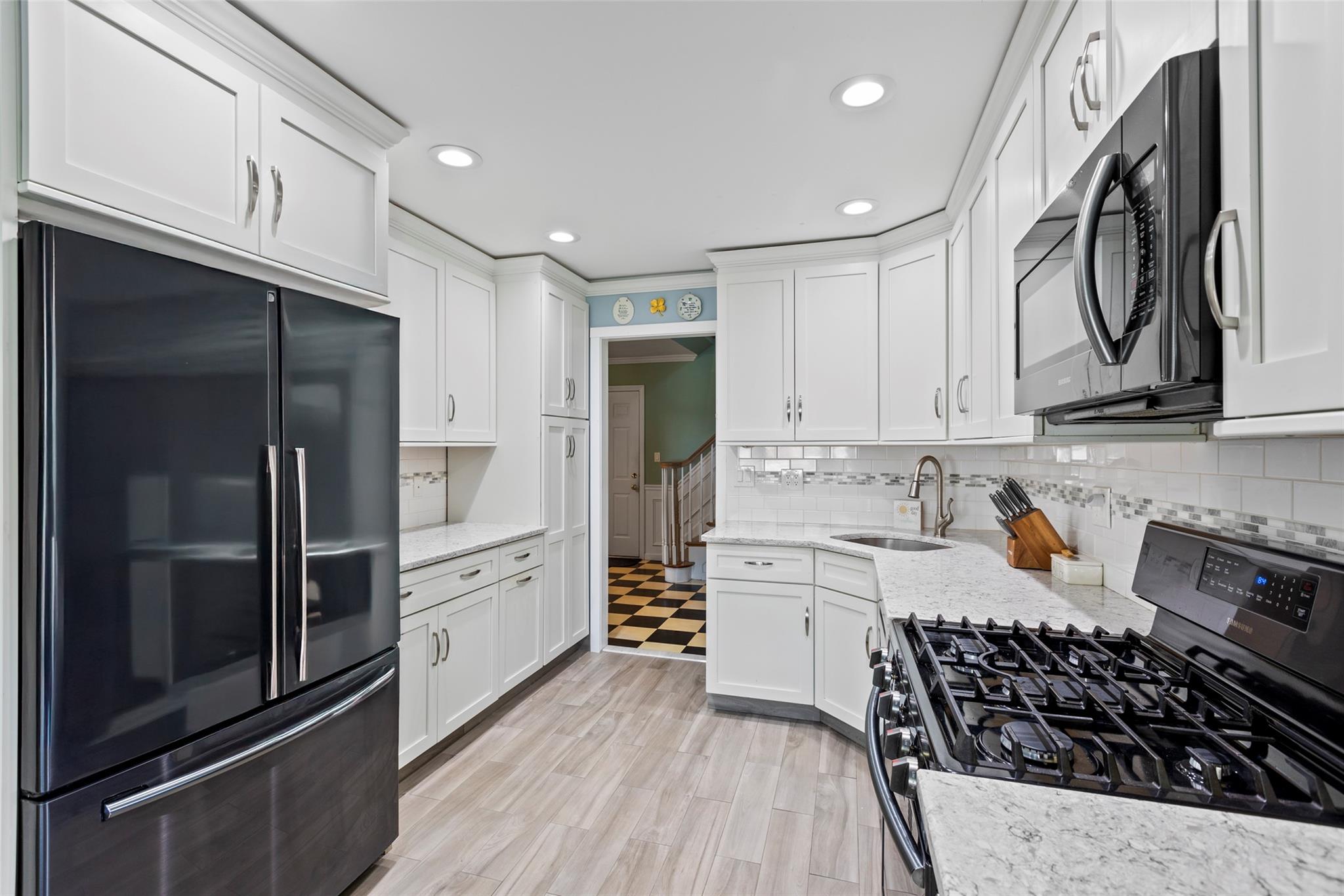 42 Sioux Drive, Commack, New York image 2