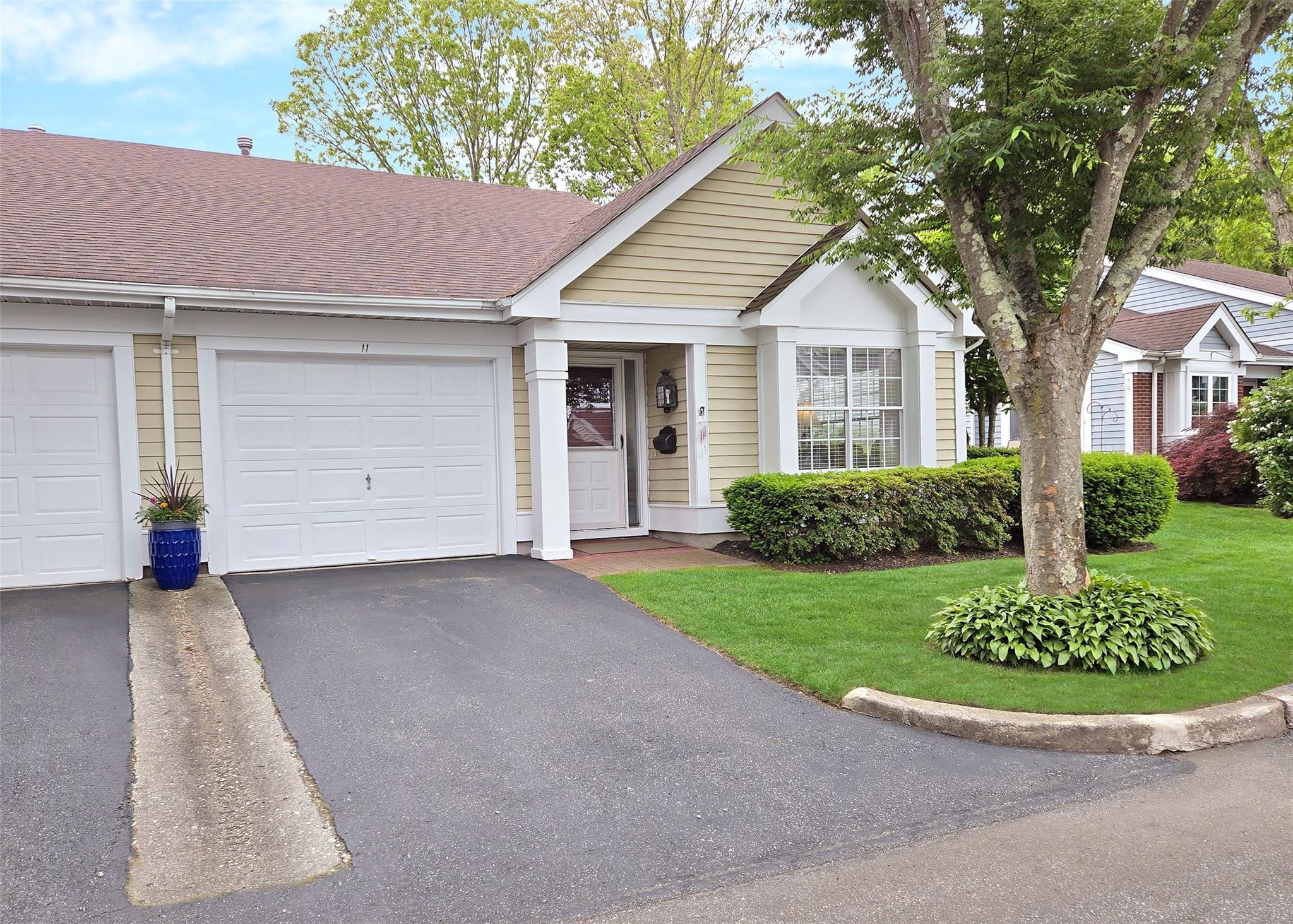 11 Cutchogue Court, Ridge, New York image 1