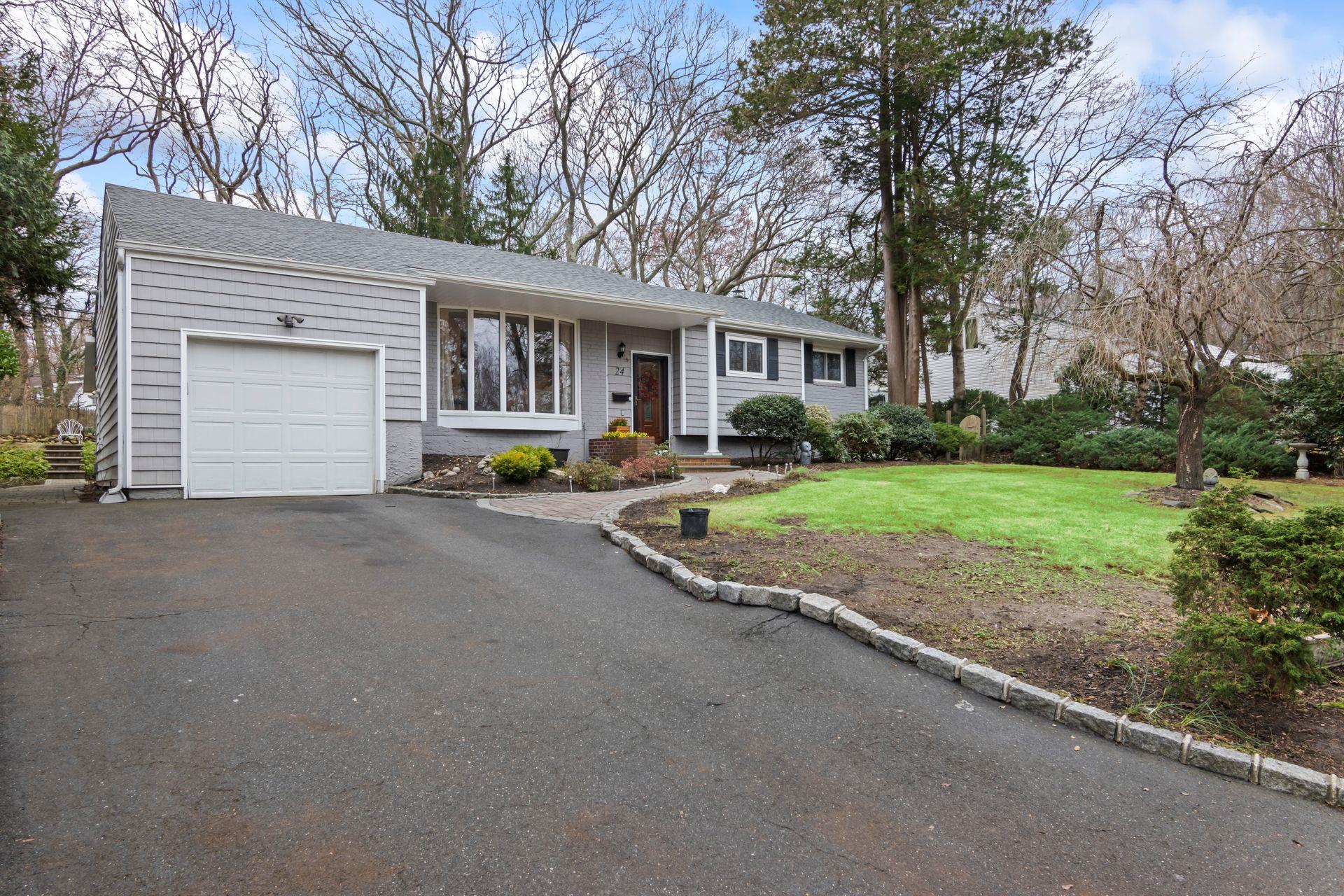 24 Laurel Drive, Port Jefferson, New York image 3