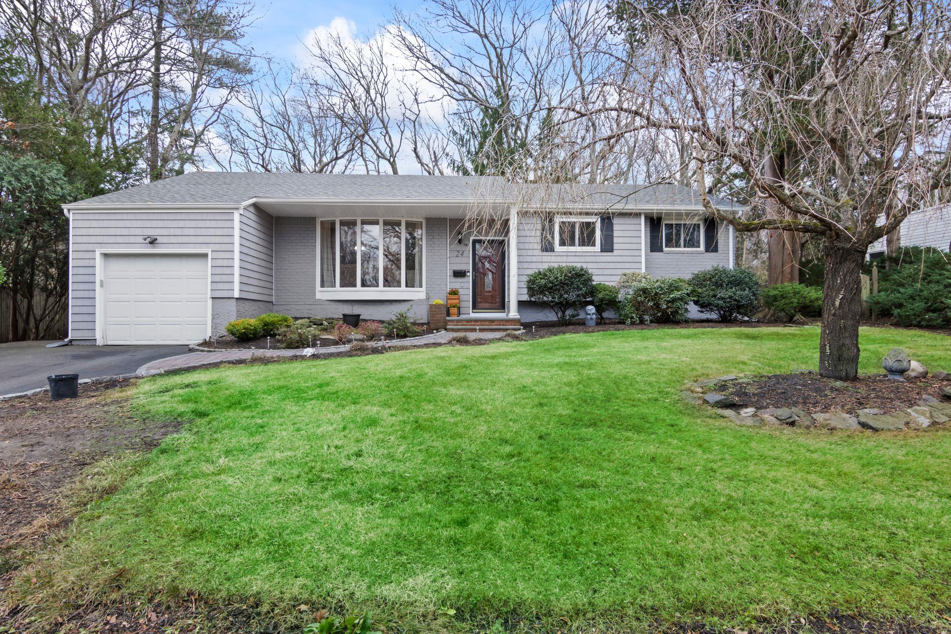 24 Laurel Drive, Port Jefferson, New York image 2