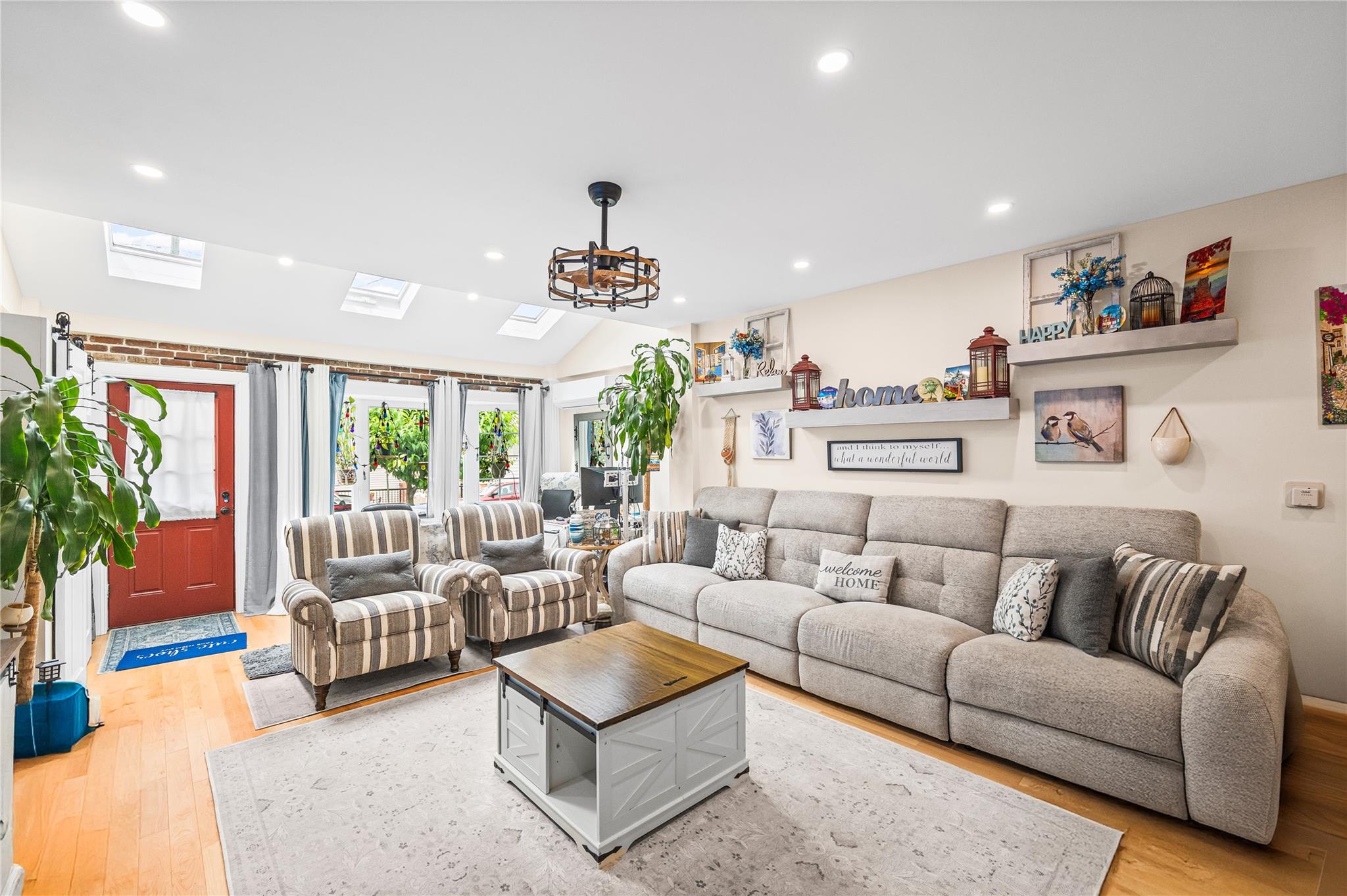 10224 85th Avenue, Richmond Hill, New York image 2