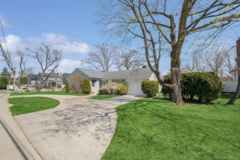 Photo of 2961 Allon Street, Oceanside, NY 11572 (MLS # 983357)