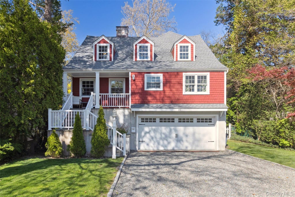 Photo of 10 E Brookside Drive, Larchmont, NY 10538 (MLS # 1050898)