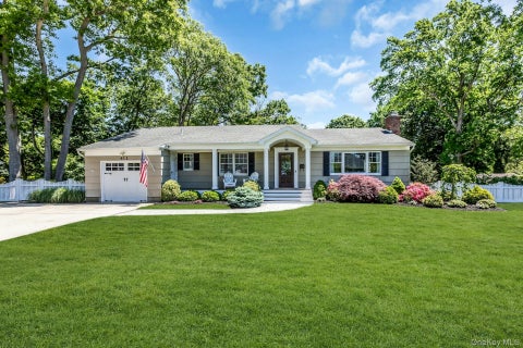 Photo of 411 Hillside Avenue, West Sayville, NY 11796 (MLS # 1007629)
