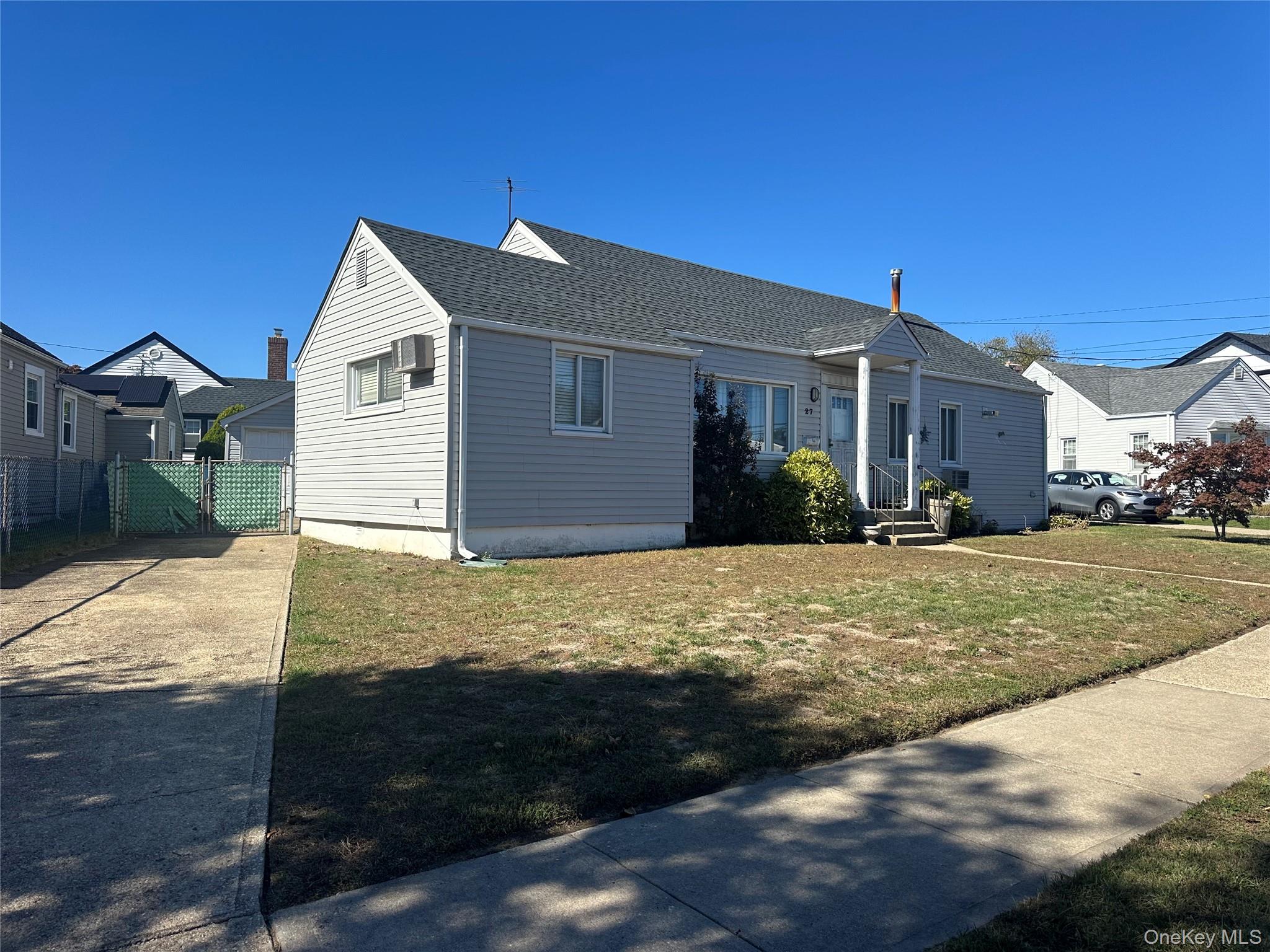 27 Hewlett Point Avenue