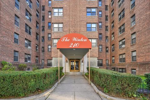 Condo For Sale - 210 Martine Avenue #6M<br/> White Plains, NY 10601