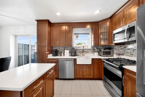 946 Balcom Avenue Bronx NY 10465