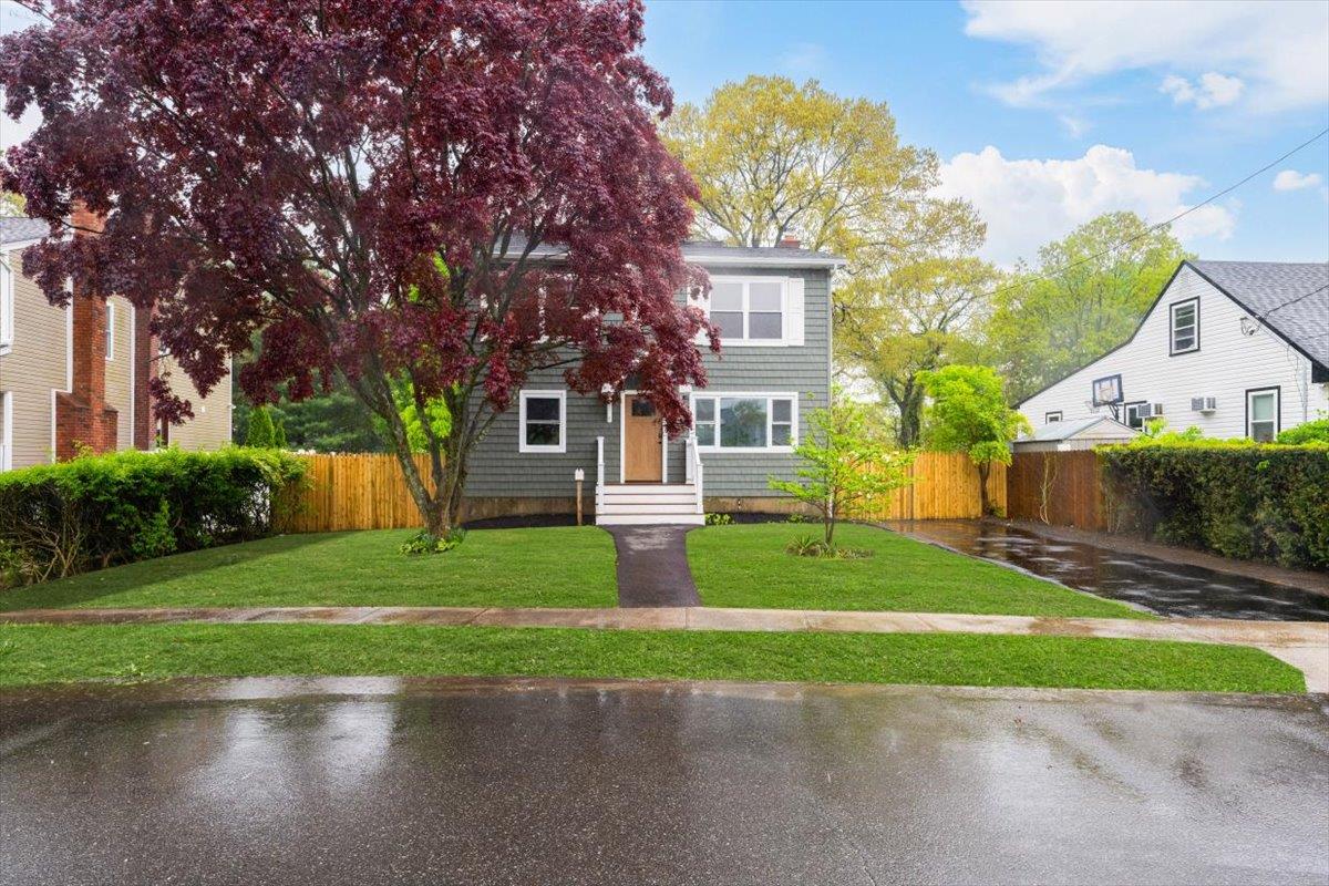 105 Phyllis Drive, Lindenhurst, New York image 1