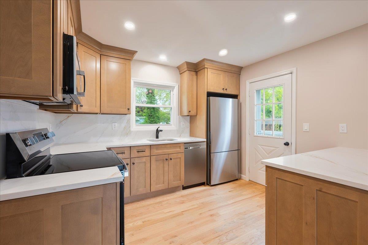 105 Phyllis Drive, Lindenhurst, New York image 10