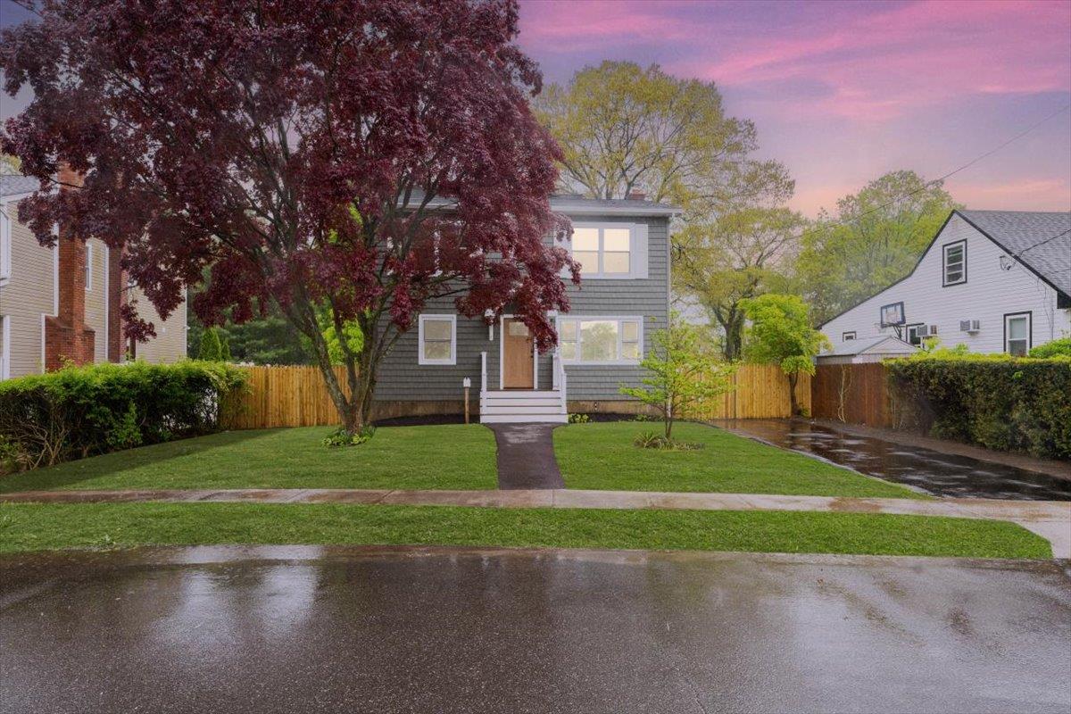 105 Phyllis Drive, Lindenhurst, New York image 2