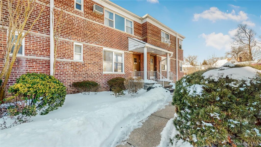 Photo of 198-18 Pompeii Avenue #2, Hollis, NY 11423 (MLS # 958135)