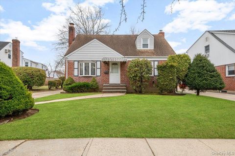 Homes For Sale - 196 William Street<br/> Williston Park, NY 11596