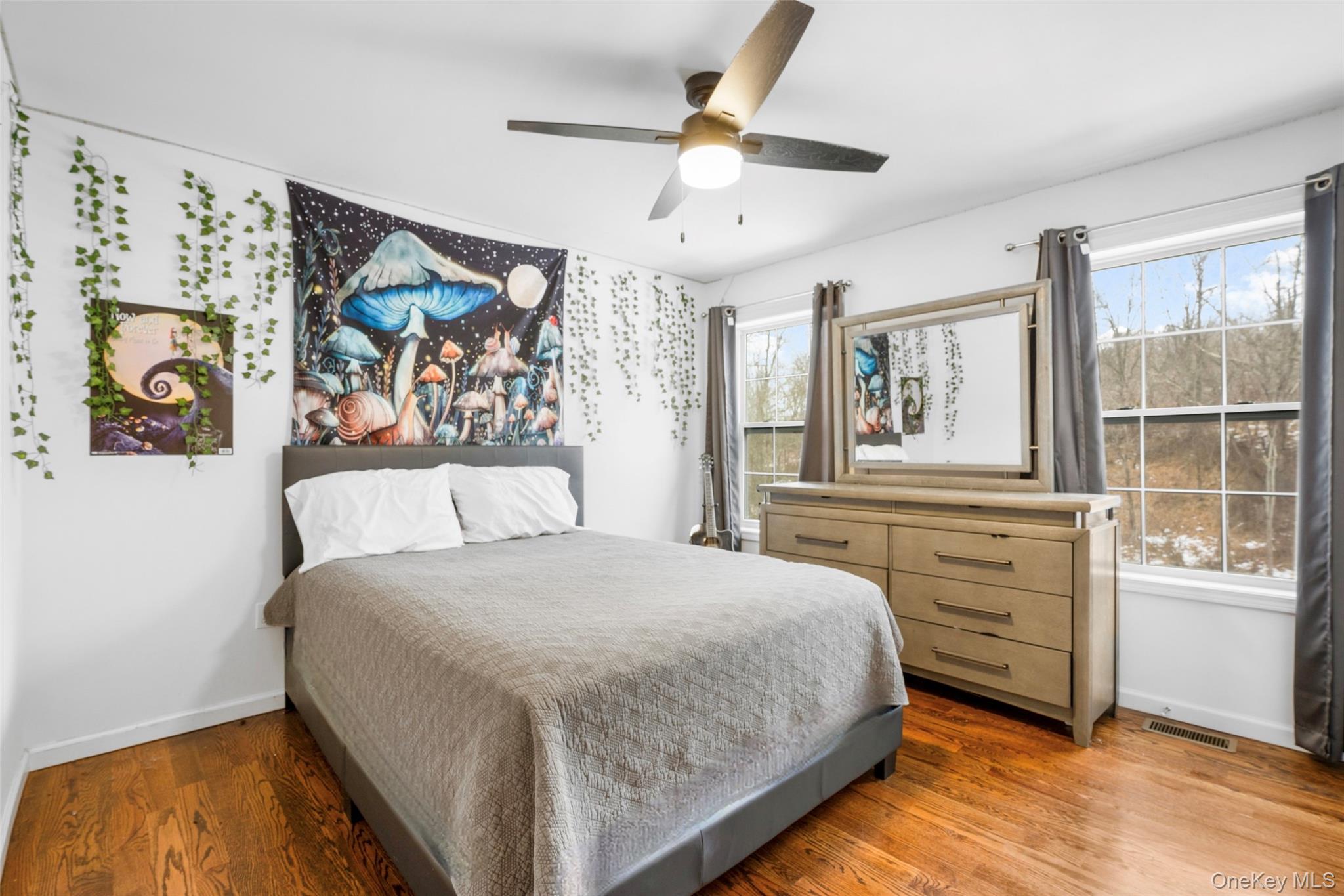 Washingtonville, New York 10992, United States, 4 Bedrooms Bedrooms, ,3 BathroomsBathrooms,Residential,Active,233945