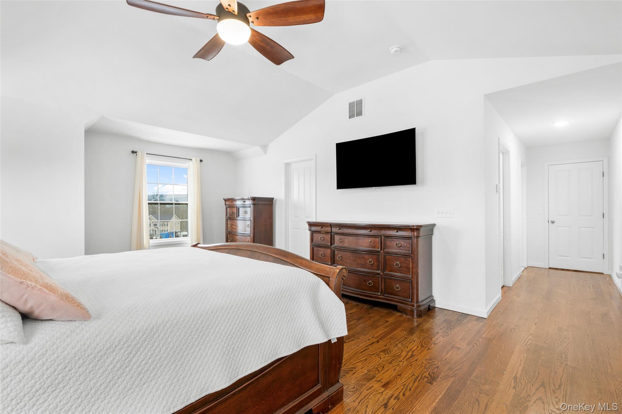 Washingtonville, New York 10992, United States, 4 Bedrooms Bedrooms, ,3 BathroomsBathrooms,Residential,Active,233945