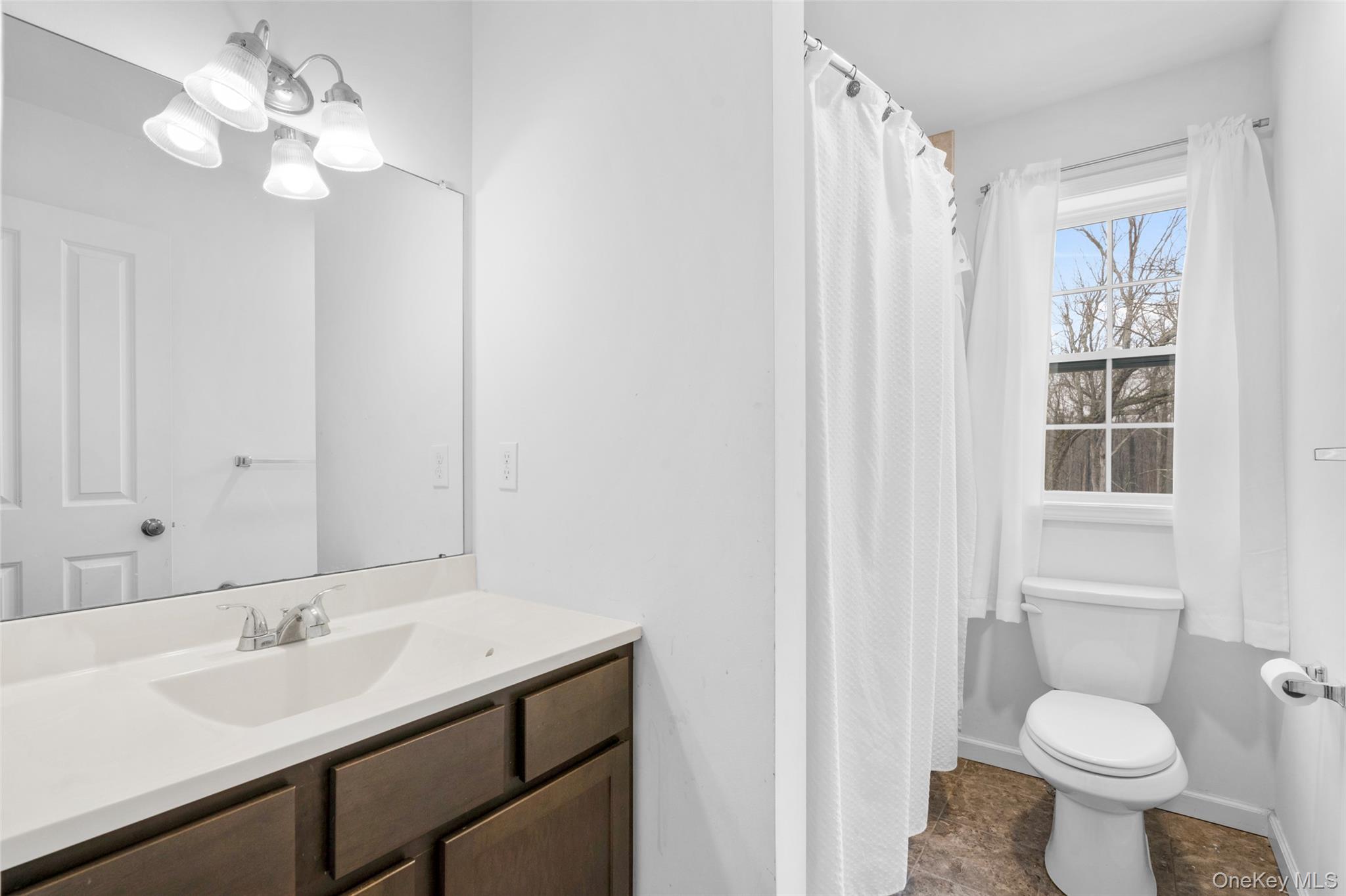 Washingtonville, New York 10992, United States, 4 Bedrooms Bedrooms, ,3 BathroomsBathrooms,Residential,Active,233945