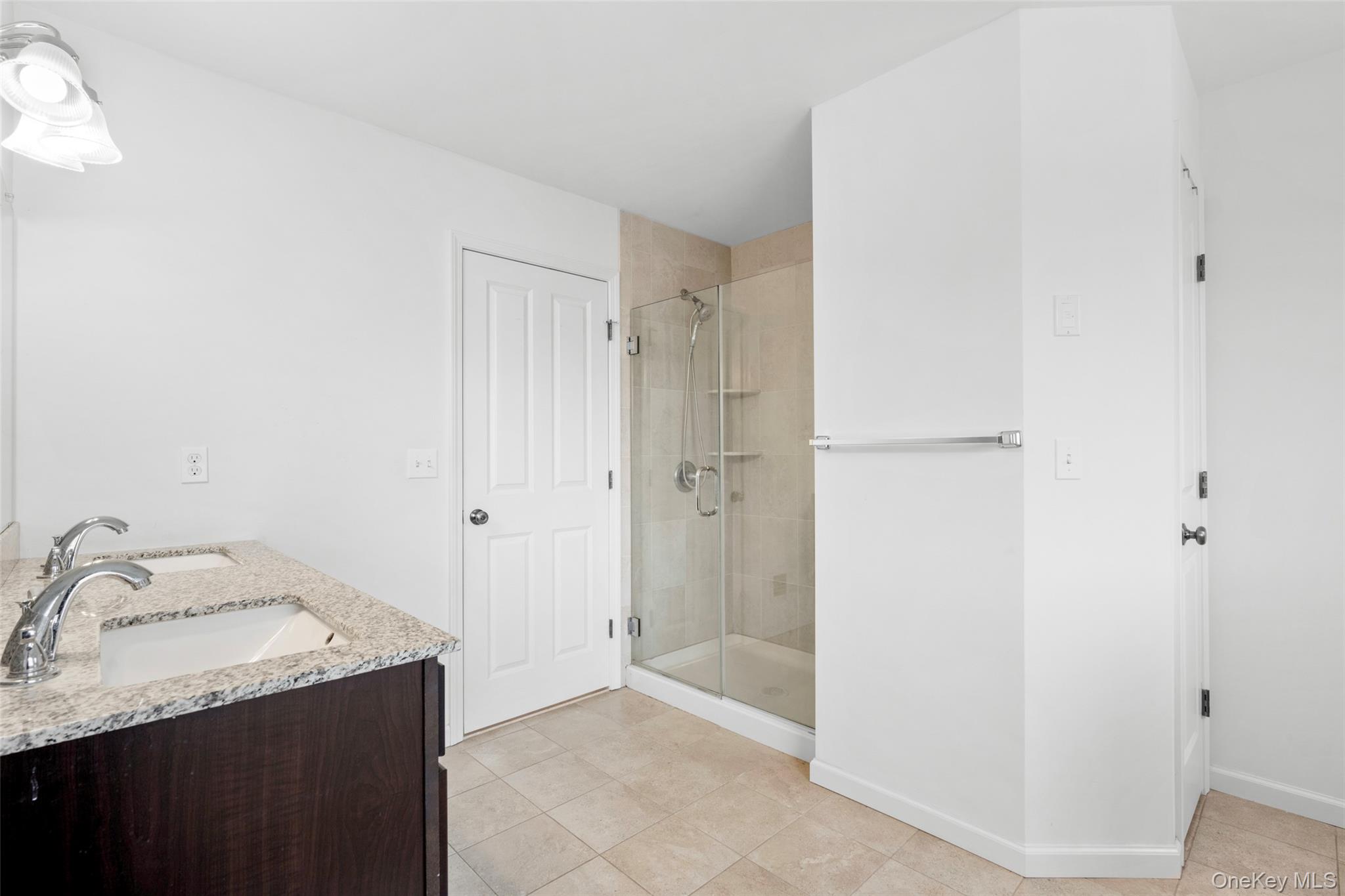 Washingtonville, New York 10992, United States, 4 Bedrooms Bedrooms, ,3 BathroomsBathrooms,Residential,Active,233945